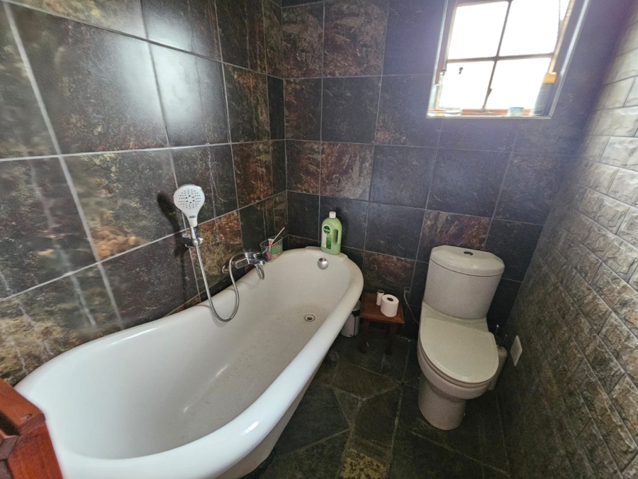 5 Bedroom Property for Sale in Boschenvaal River Front Lodges Free State